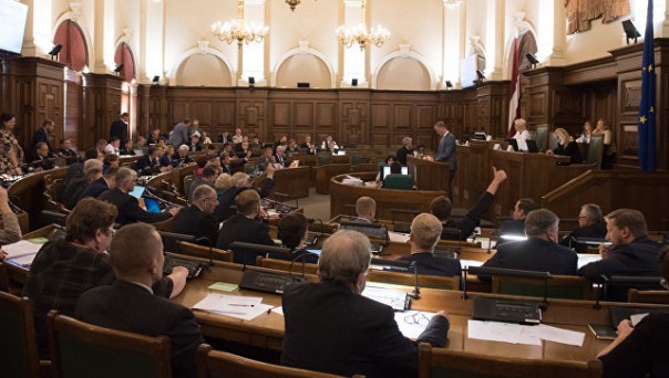 Сейм Латвии намерен уравнять статус советских и нацистских ветеранов