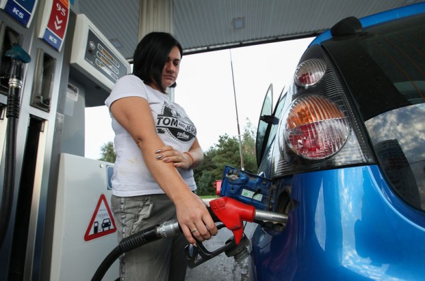 Продавцы топлива пожаловались Путину — цены слишком высокие!