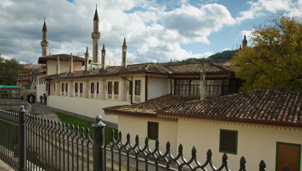 Украина жалуется ЮНЕСКО на реставрацию Ханского дворца в Крыму