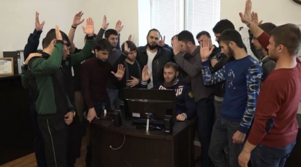 Школьница из Чечни выиграла iPhone X от Кадырова за стихотворение о Путине