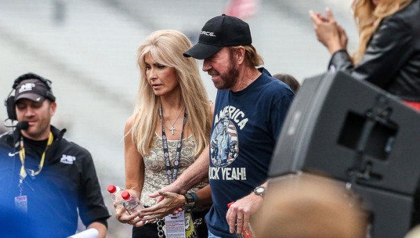 Чак Норрис бросил кино ради умирающей жены