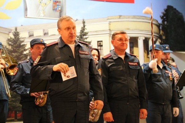 Правоохранители ЛНР отметили профессиональный праздник и столетие луганской милиции
