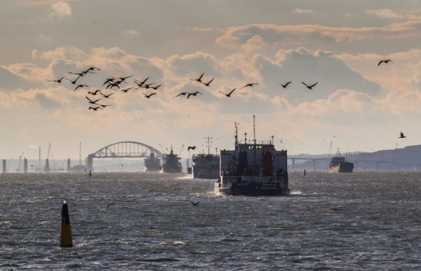 Кинокомпания «МосТФильм» представляет: Надвижка пролётов Крымского моста. Автоподходы, полотно