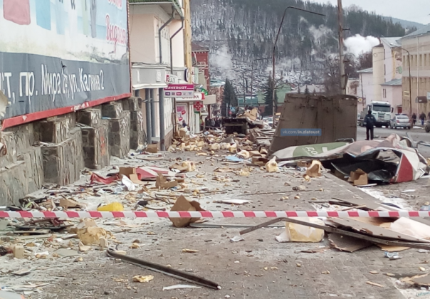 "Как после бомбёжки". Кадры с места смертельного ДТП под Челябинском