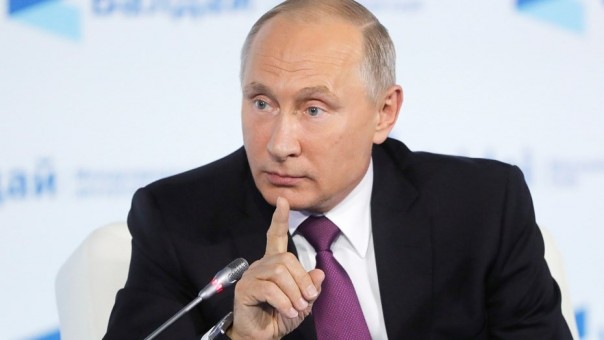 Путин призвал не бояться рассказывать о танкере с российским сжиженным газом