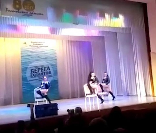 Стрип-пластика на школьном конкурсе талантов возмутила пользователей соцсетей