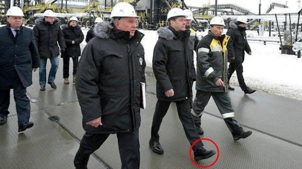 Хоть какая-то радость для хохлов. Украинские соцсети высмеяли новые «бронетапки» Медведева