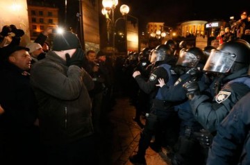 Боевиков «Донбасса» прессуют в центре Киева