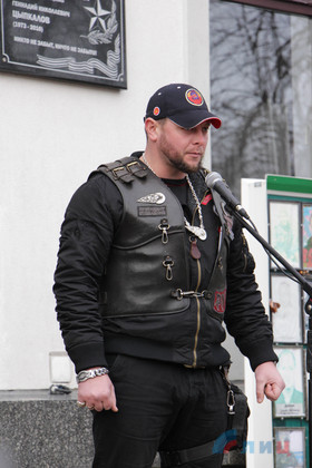 Сводка от НМ ЛНР 5 декабря 2017. Руководители ЛНР открыли мемориальную доску первому председателю Совмина Геннадию Цыпкалову