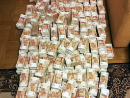 Из дивана скромного бухгалтера Наташи достали 605 миллионов рублей