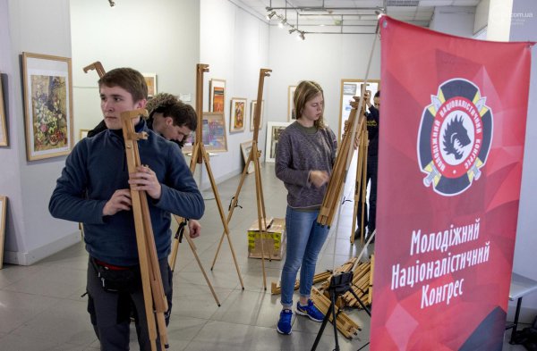 ЗАЛ.УПА! На фотовыставке в Мариуполе сравнили пособников фашистов УПА с их коллегами укрофашистами из ВСУ