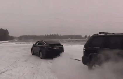 Tesla Model X перетянула и "убила" Toyota Land Cruiser