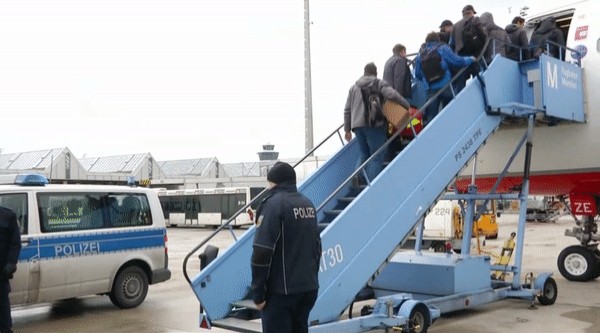 Перед новогодними праздниками  из Германии стали депортировать радикальных исламистов