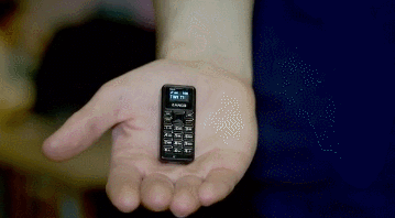 Меньше пальца. Представлен самый маленький телефон в мире