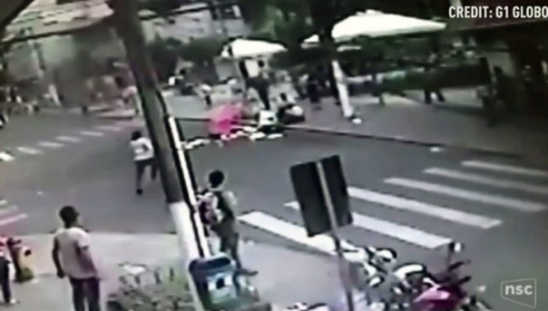 В Лондоне машина влетела в группу пешеходов