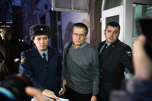 "Я виновен перед вами". Улюкаев дрожащим голосом процитировал Сократа и попросил у людей прощения, признав себя виновным