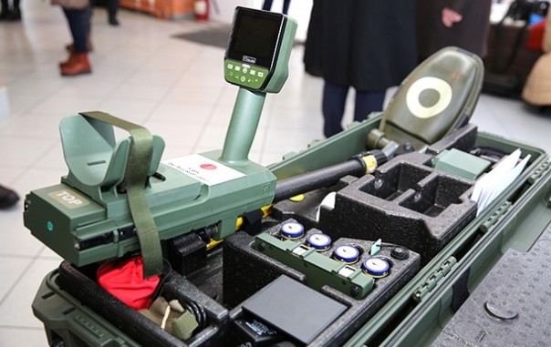 Япония передала технику украинским саперам