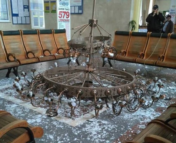 "Она устала". В Херсоне запланировано рухнула люстра на вокзале