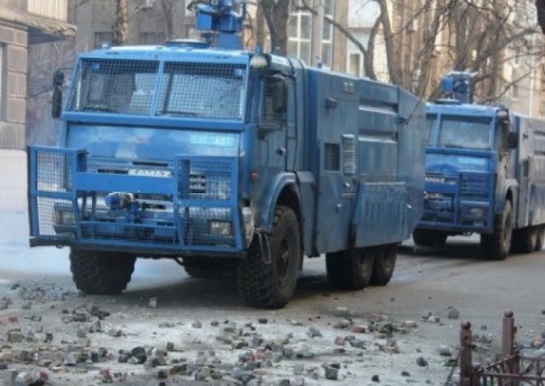 «Кровавые законы 20 декабря»: Кабмин разрешил силовикам давить митингующих бронемашинами