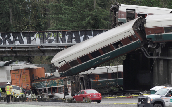 Крушение поезда в США и столкновение двух поездов под Веной