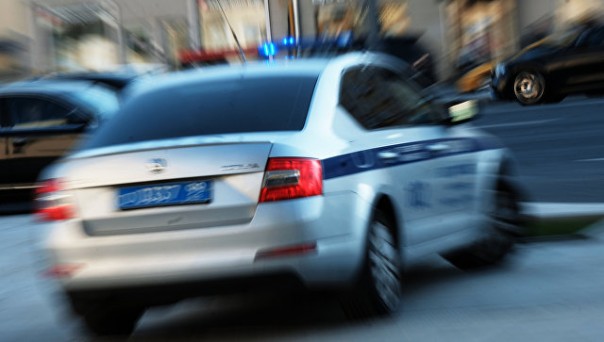 На фабрике "Меньшевик" в Москве захватили заложников, один человек погиб