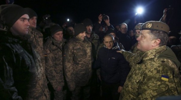 Порошенко по дешёвке купил молчание военнопленных. Но денег не отдал