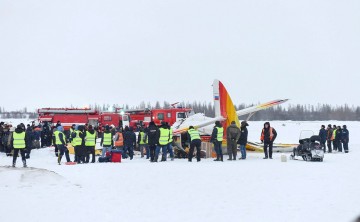 Два человека погибли при падении самолета в аэропорту Нарьян-Мара. Опубликовано видео падения самолёта