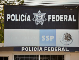 В Мексике наркомафия оставила на капоте машины пять отрезанных голов