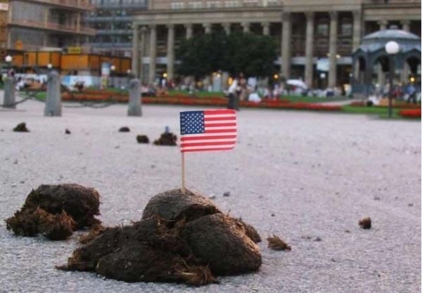 Площадь перед посольством России в США переименовали в площадь Немцова