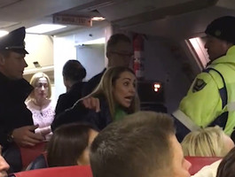 Пьяный дебош заказывали? Пассажиры рейса из Москвы во Вьетнам устроили пьяные разборки на борту