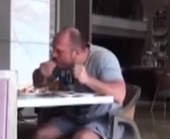 Один тарелки вылизывает, другой руками ест: Илья Кива рассказал о преимуществах еды руками