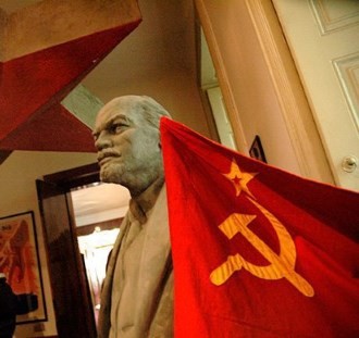 Британская студентка повергла в шок профессора, оправдав коммунизм