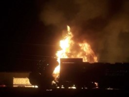 В Канаде товарный поезд протаранил спиртовоз — видео