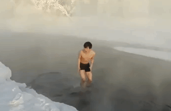 Турист из Японии захотел понять русскую душу и искупался в Оймяконе при –60°C