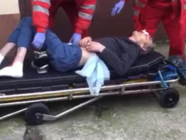 "Он нам не нужен". В Сочи медсёстры выбросили на улицу лежачего пациента