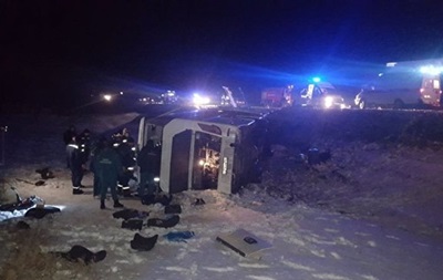 Под Ростовом-на-Дону перевернулся пассажирский автобус | Под Харьковом ветер перевернул рейсовый автобус с пассажирами
