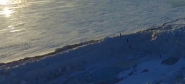 На границе России и Китая возникла огромная ледяная стена