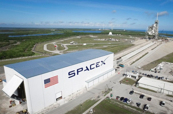 NASA отложило пилотируемые полеты кораблей SpaceX и Boeing до весны 2019 года