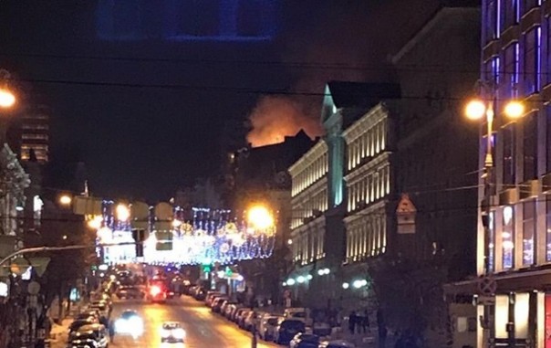 В Киеве на улице Богдана Хмельницкого произошел сильный пожар