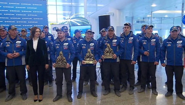 В Москву прилетела команда "КамАЗ-Мастер", вновь выигравшая "Дакар"