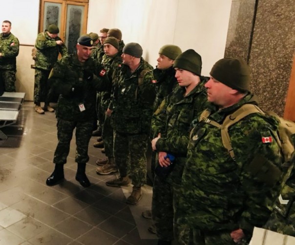 Обучать украинских головорезов прибыла новая группа военных инструкторов из Канады