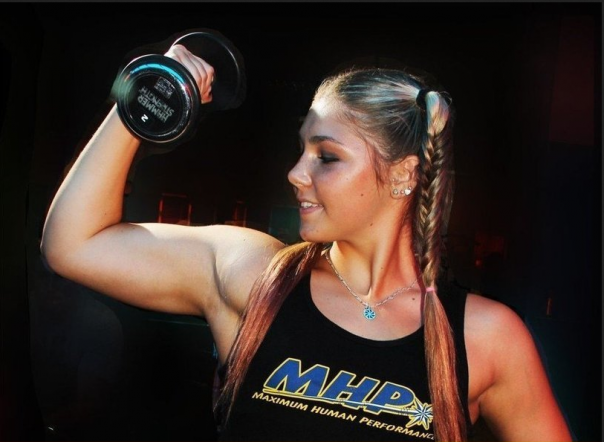 Марьяна Наумова представила ДНР на турнире по пауэрлифтингу в сербском городе Сврлиг