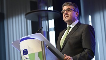 ЕС должен остановить массовый приток мигрантов, заявил глава МИД Германии