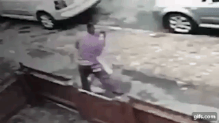 Грабитель думал, что справится с 12-летней девочкой, но как же он ошибся (видео)