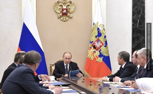 Владимир Путин обсудил ситуацию на Украине и в Сирии с членами Совбеза РФ