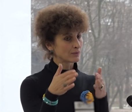 Майданутая крымчанка: «Мы не можем жечь шины, хотя очень хочется»