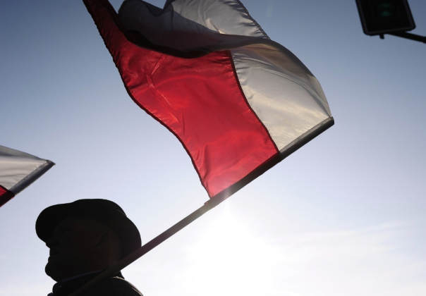 "Схватятся за колы". Украинский генерал предрёк Польше восстание гастарбайтеров