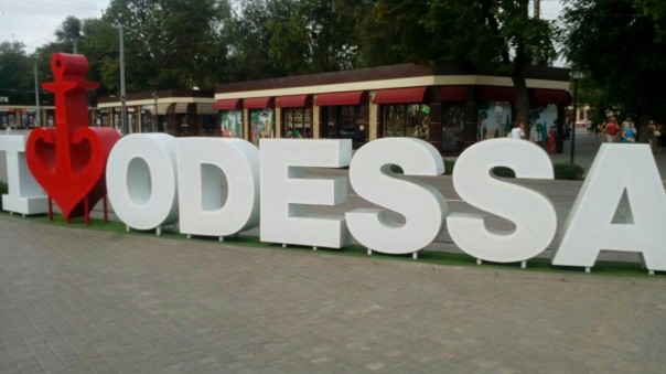 Юный одессит спел гимн России в центре Одессы