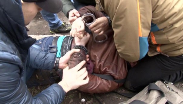 ФСБ опубликовала видео задержания украинского шпиона в Симферополе