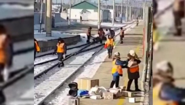 Скоростная разгрузка: сотрудники "Почты России" в спешке раскидали посылки по перрону